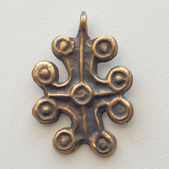 714 - Cross, 9 Circles, Antiquity - 1 1/2"