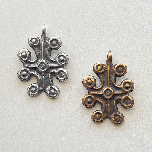 714 - Cross, 9 Circles, Antiquity - 1 1/2"