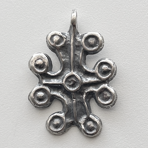 714 - Cross, 9 Circles, Antiquity - 1 1/2"