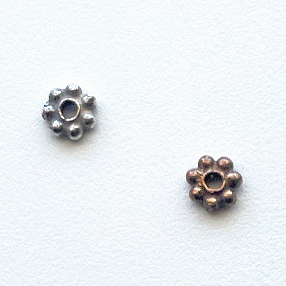 756 - Spacer, Small Daisy