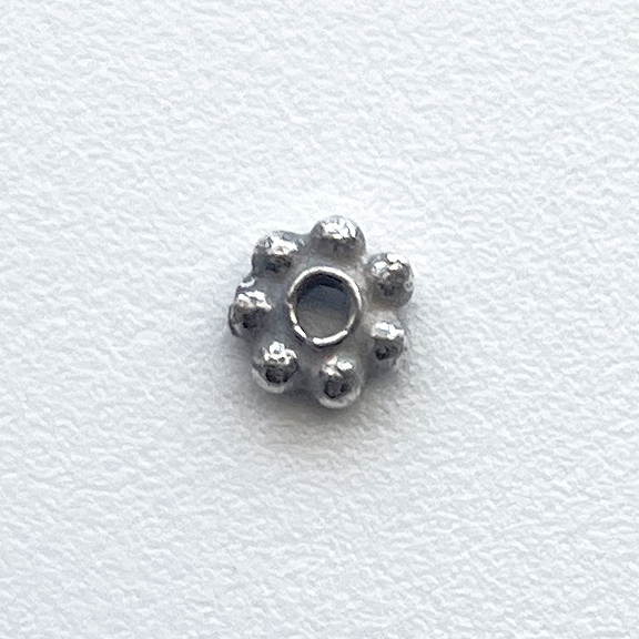 756 - Spacer, Small Daisy