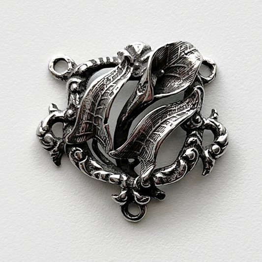 767 - Center - Lily with Leaves