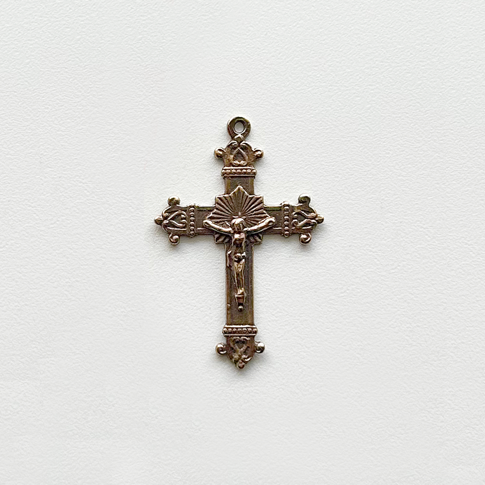 801 - Crucifix, Formal