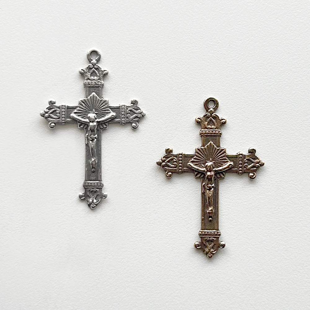 801 - Crucifix, Formal