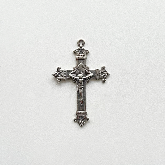 801 - Crucifix, Formal
