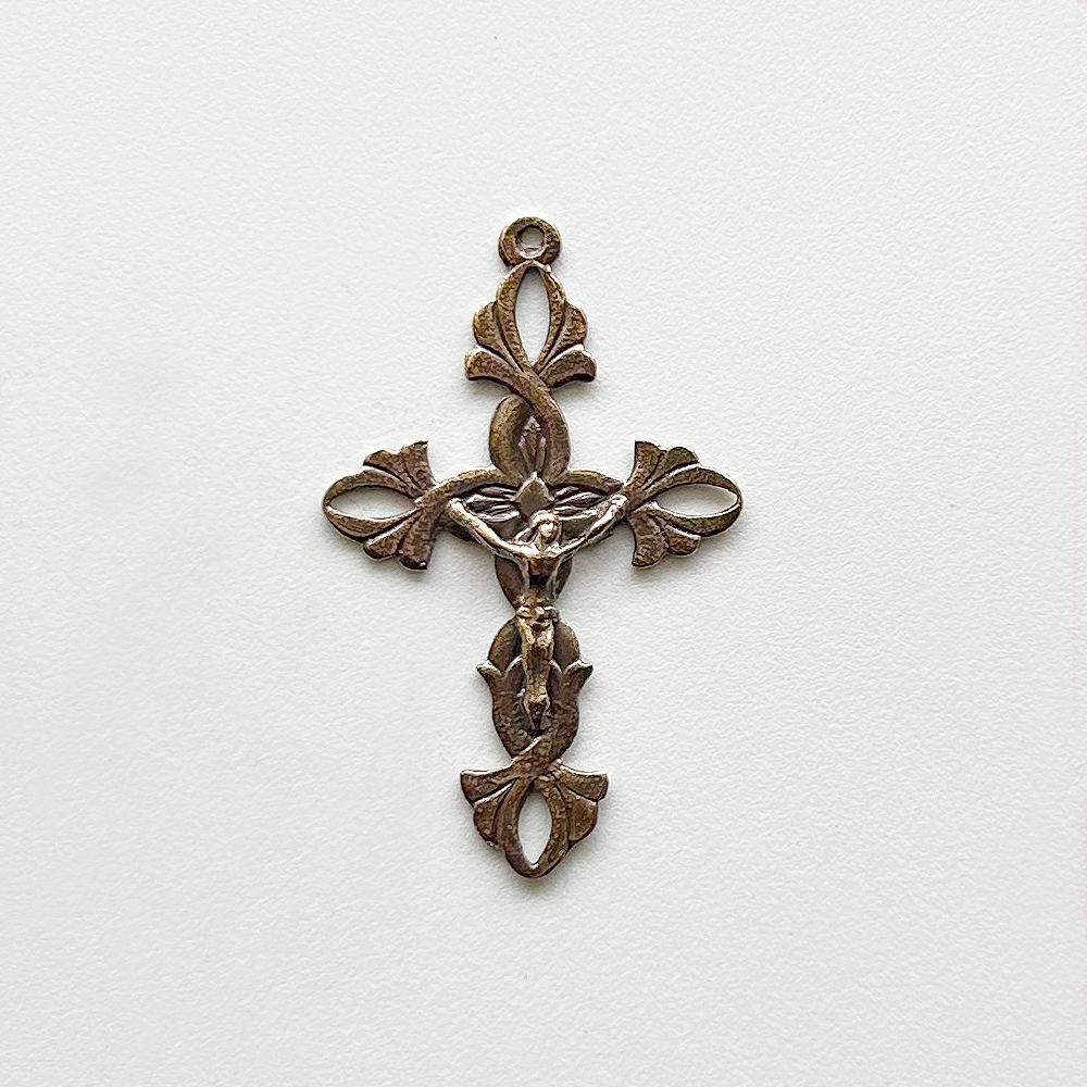 811 - Crucifix, Elegant Vines