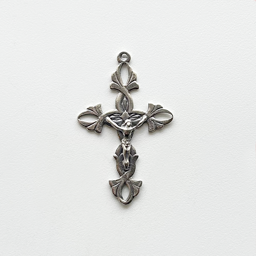 811 - Crucifix, Elegant Vines