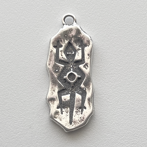 915 - Charm - Petroglyph, Lizard - 1 1/8"