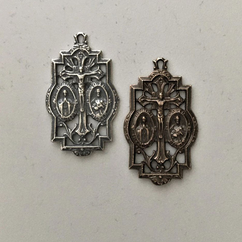 1251 - Medal - Mary and Joseph