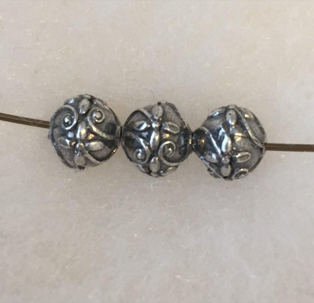 1557 BEAD, Flora Vine - Lovely