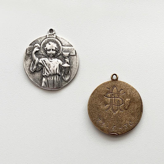 428 - Medal, Young Jesus with Eucharist