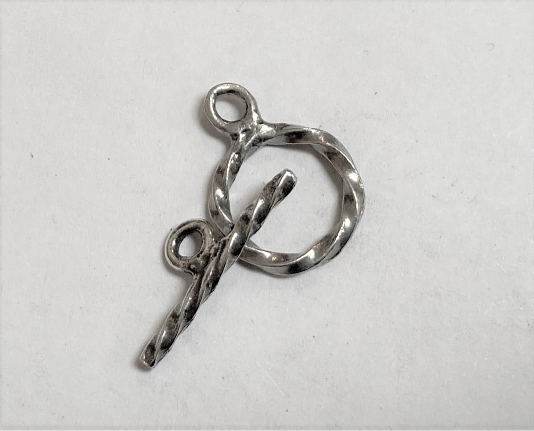 074 - Clasp, Twisted Ring and Bar Toggle