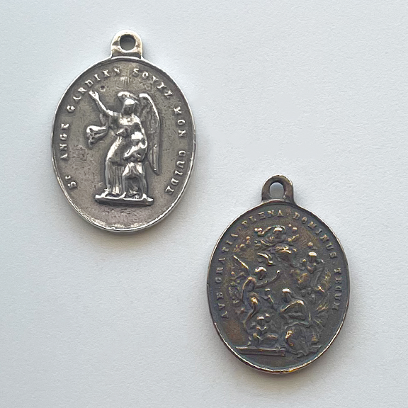 1097 - Medal - Guardian Angel with Angels