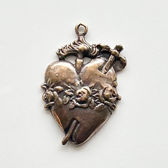 1119 - Medal - Pierced Heart w/roses