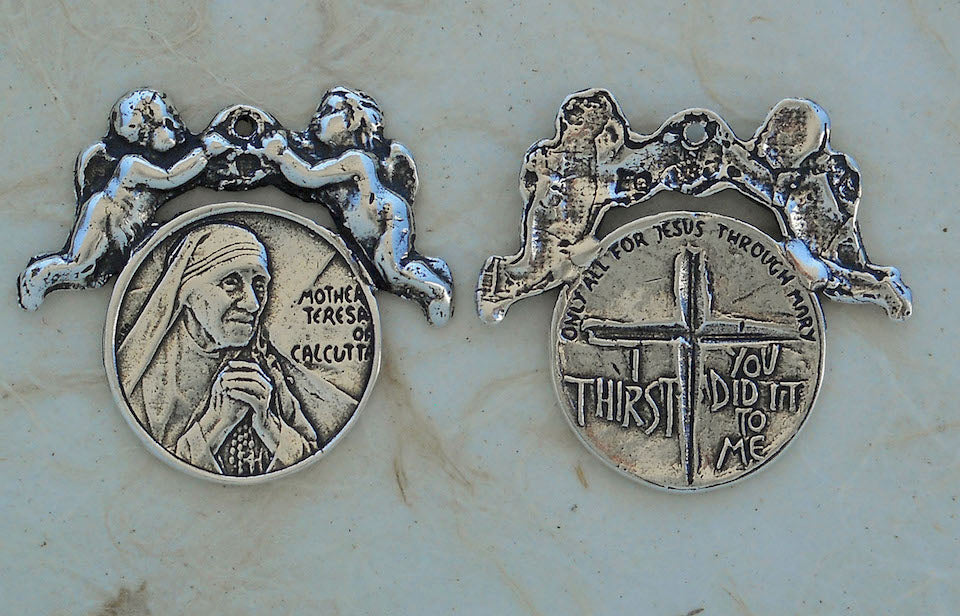 1347 MEDAL/PENDANT, Mother Teresa with Angels