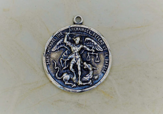 1392 - MEDAL, St. Michael Slamming the Devil