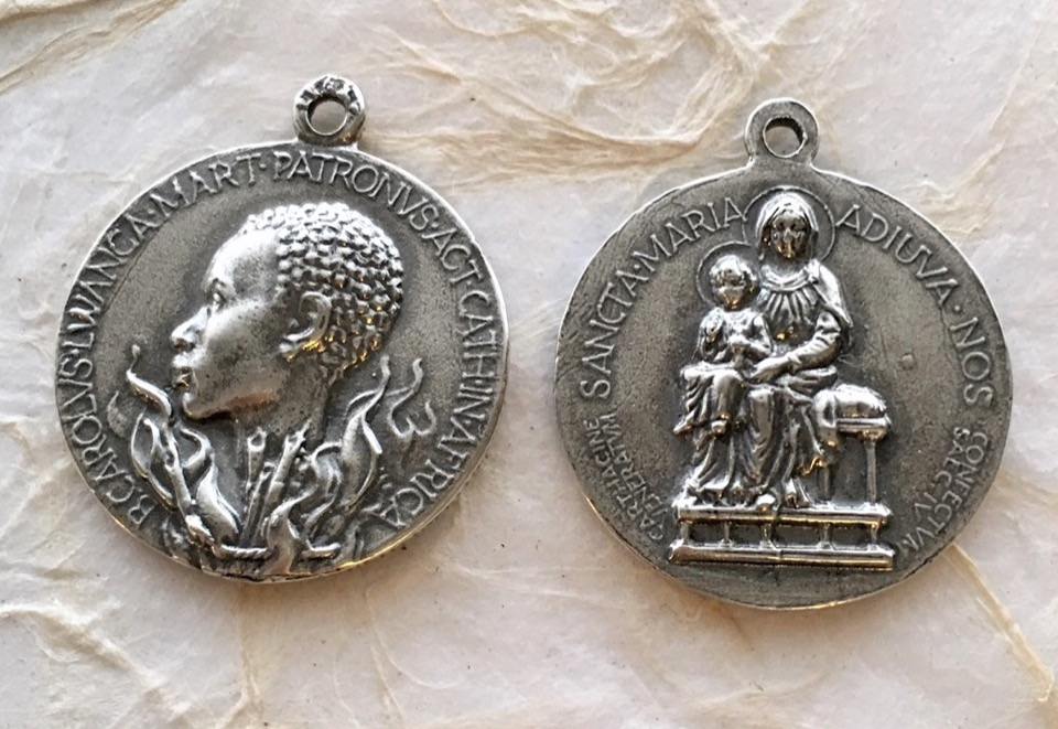 1427 - MEDAL, Beautiful St. Charles Lwanga, Martyr in Uganda/ Mary and Jesus as a child