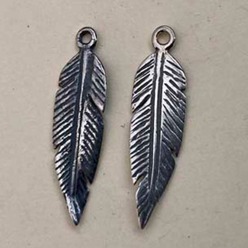 329 - Charm, Feather Large
