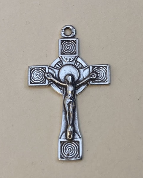 414 - Crucifix, Souvenir Notre Dame