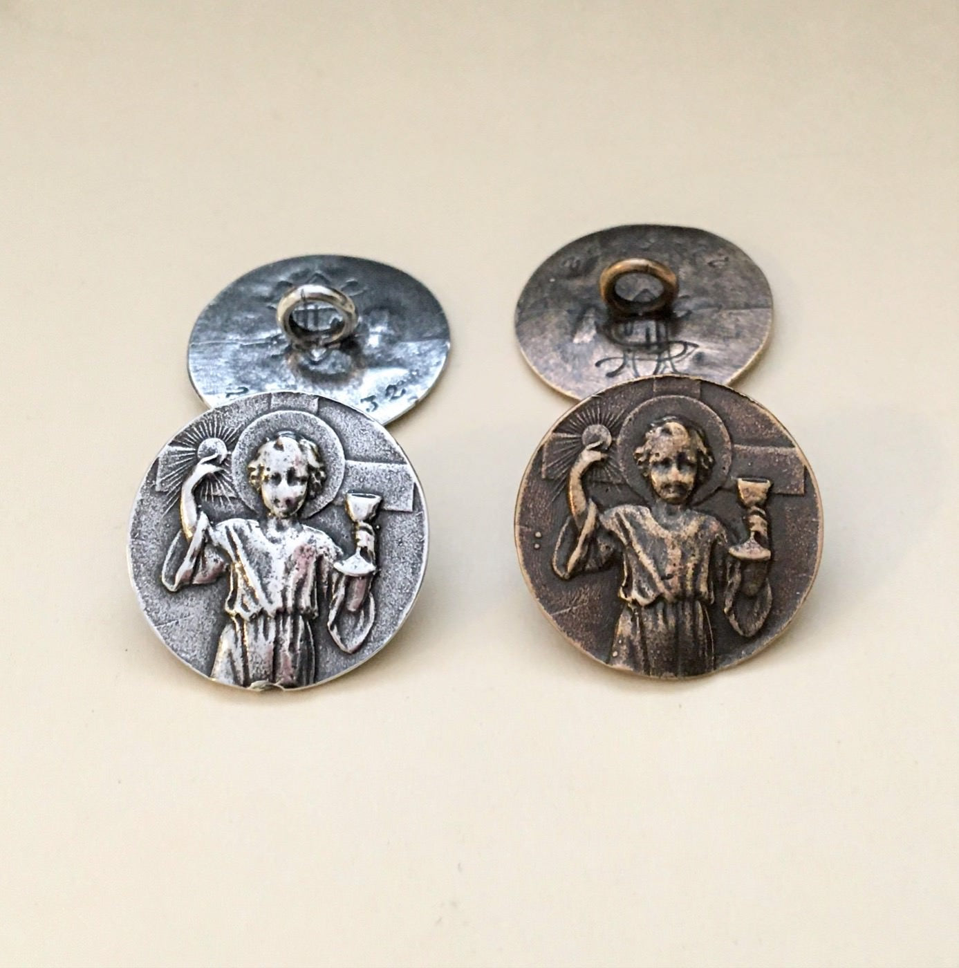 428 BUTTON/Finding - Young Jesus w/Eucharist