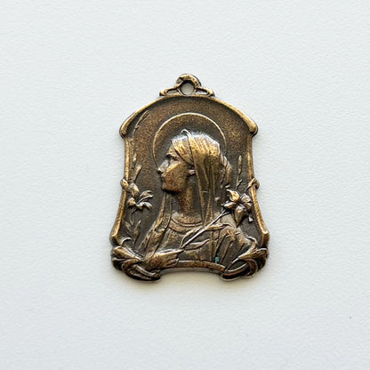 431 - Medal, Virgin Mary w/Lilies, France