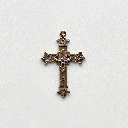 801 - Crucifix, Formal