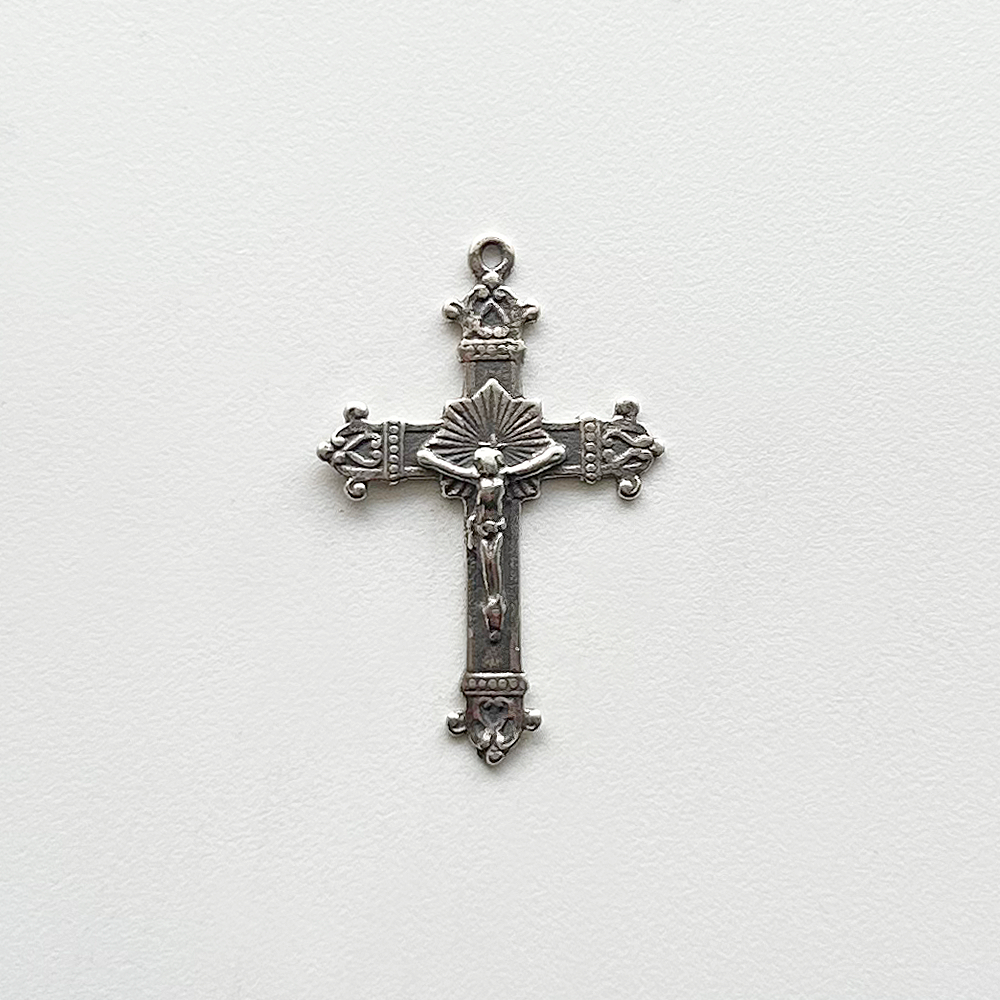 801 - Crucifix, Formal